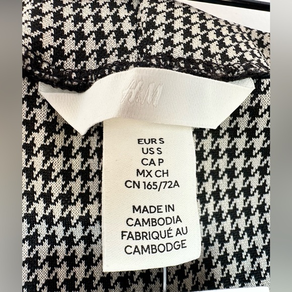 H&M Houndsooth flare pants. Size small. NWT - Picture 4 of 6